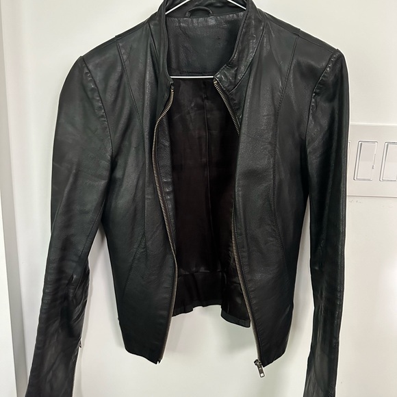 Danier Leather jacket (women’s xs) - Picture 2 of 3